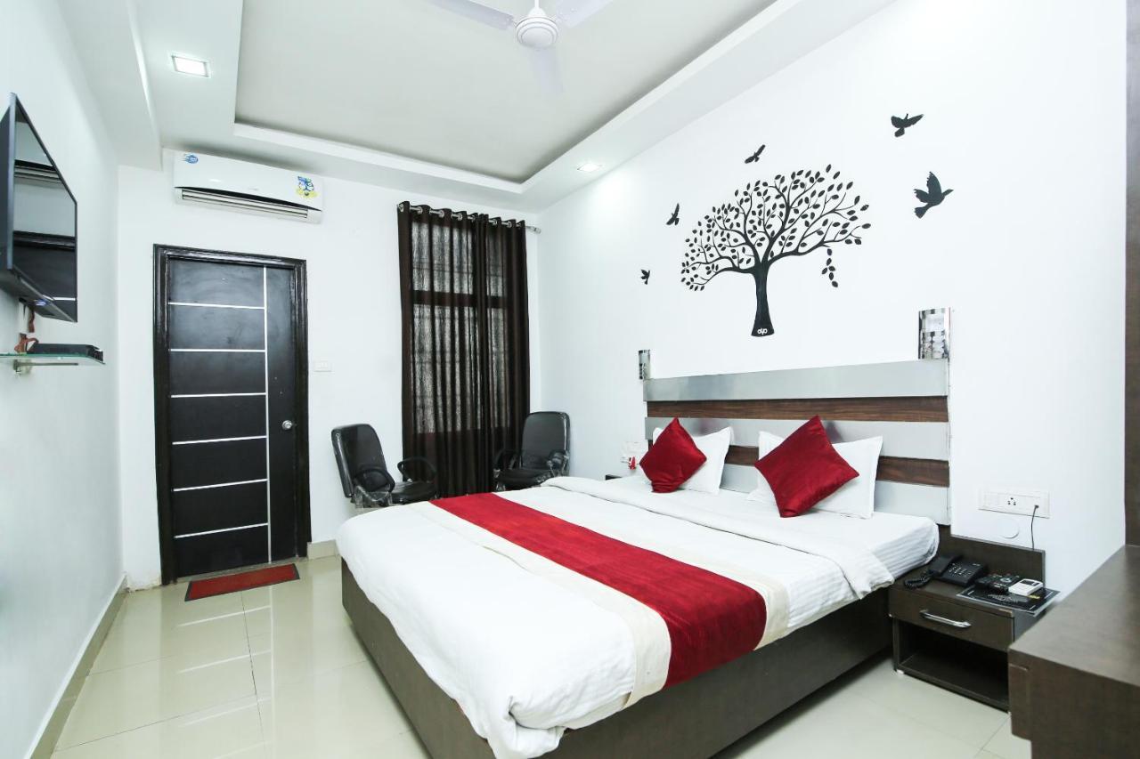 Oyo 3603 White Pearl Hotel Jabalpur Esterno foto